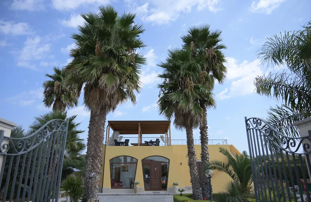 B&B Sale e Sole sul Mare-1