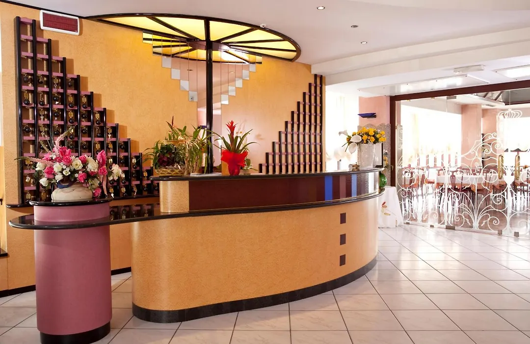Hotel Royal-Spiaggia-1