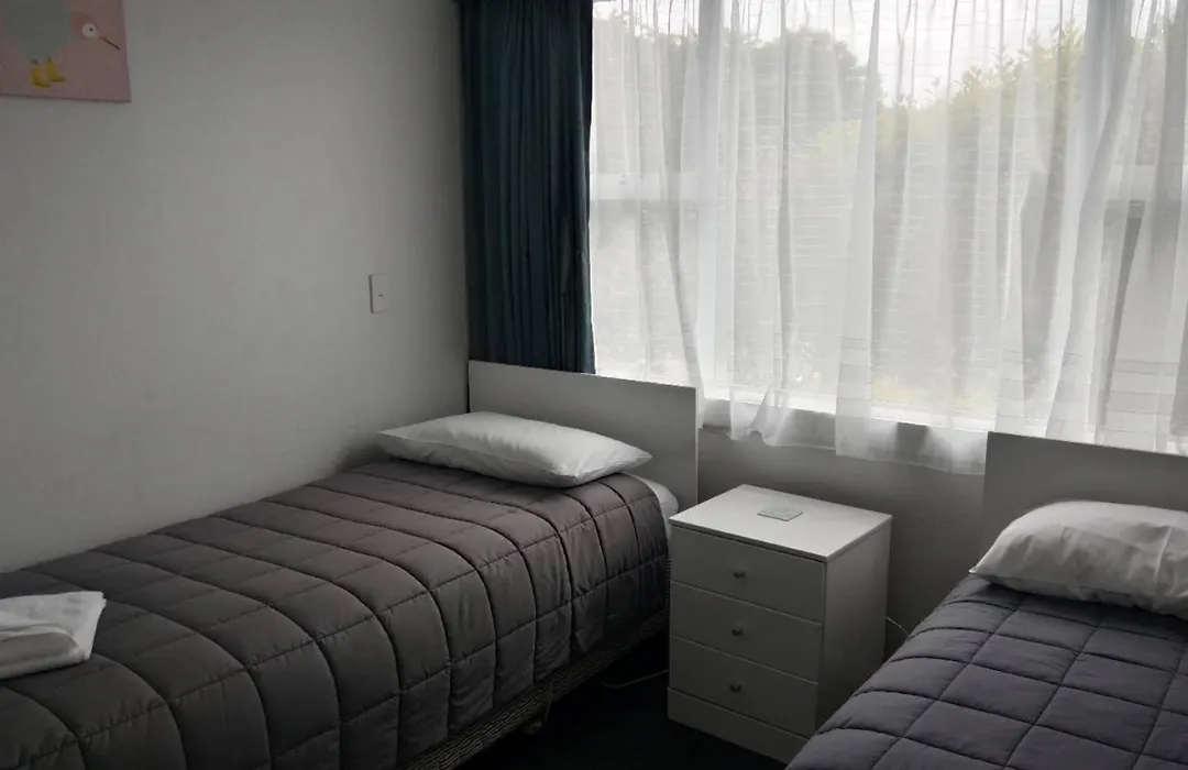 Queens Park Motels-1