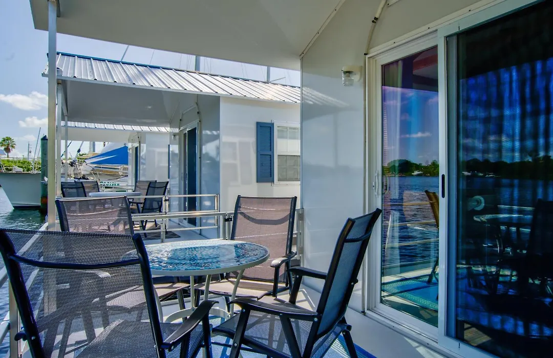 Yacht Haven-1