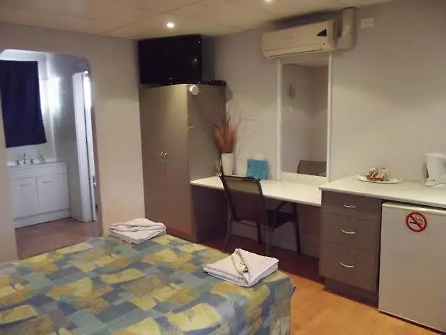 Leo Hotel Motel-1