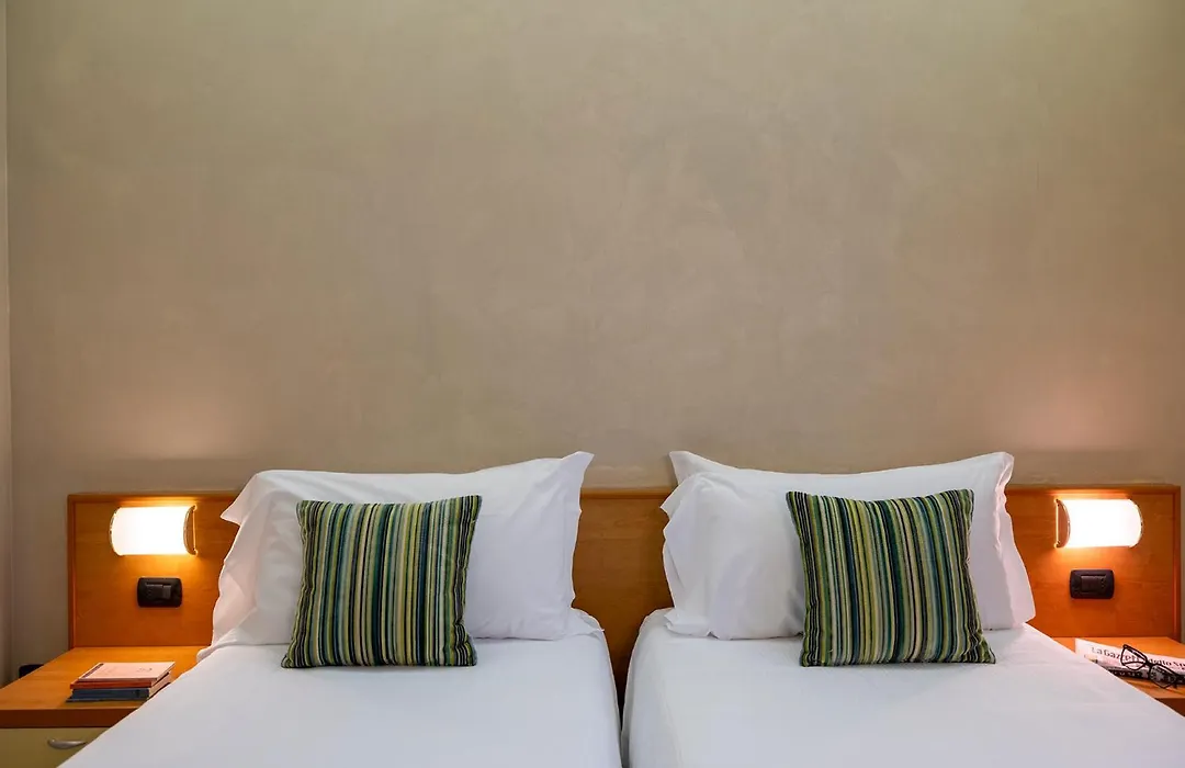 Hotel Embassy-1