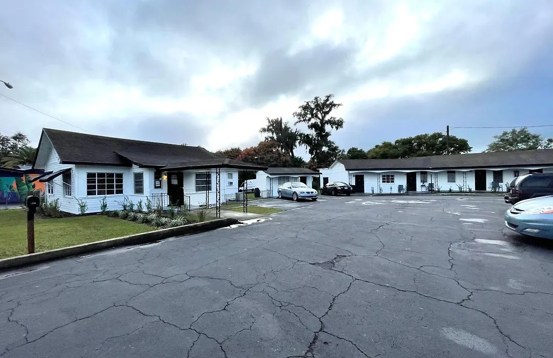 Deland Motel-1