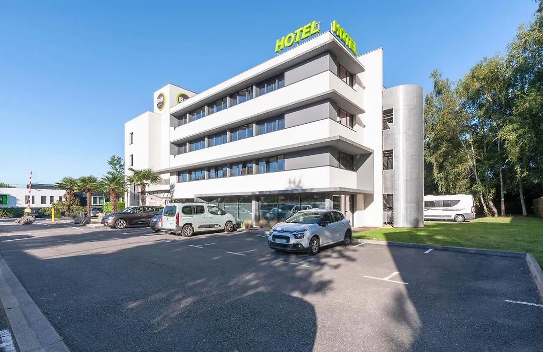 B&B HOTEL Pau Zénith-1