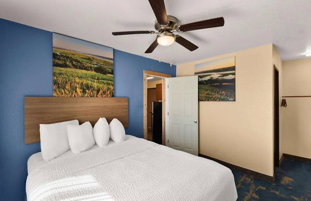 Days Inn By Wyndham Newton-1