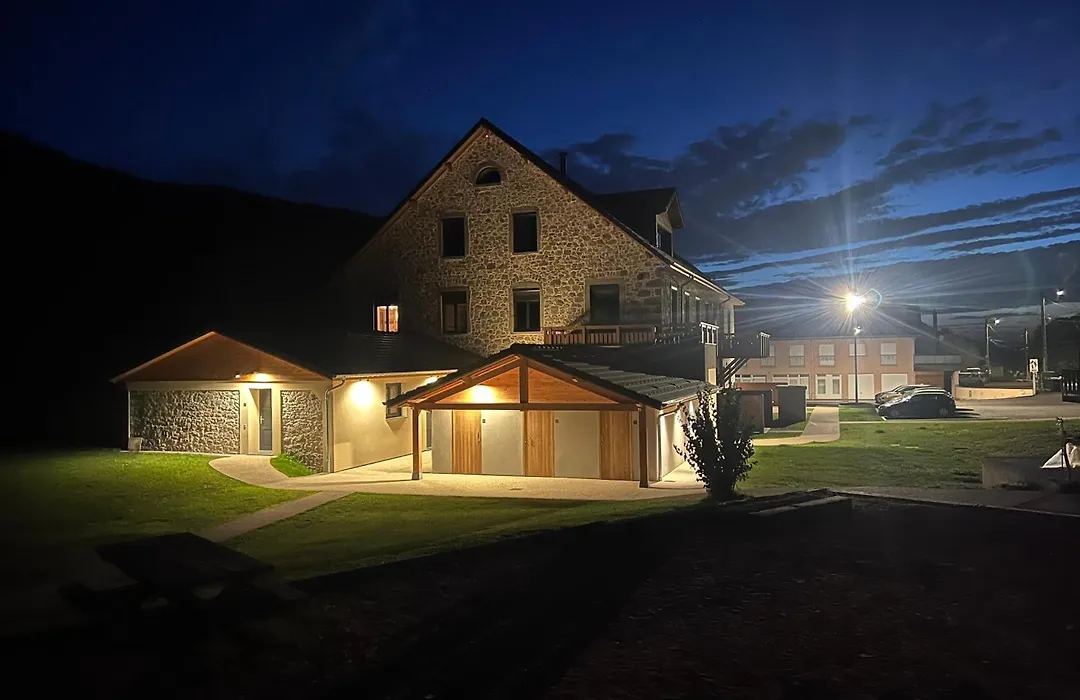 Gite Roche Des Ducs avec Piscine toute l'année, Spa, Sauna, Hammam-1
