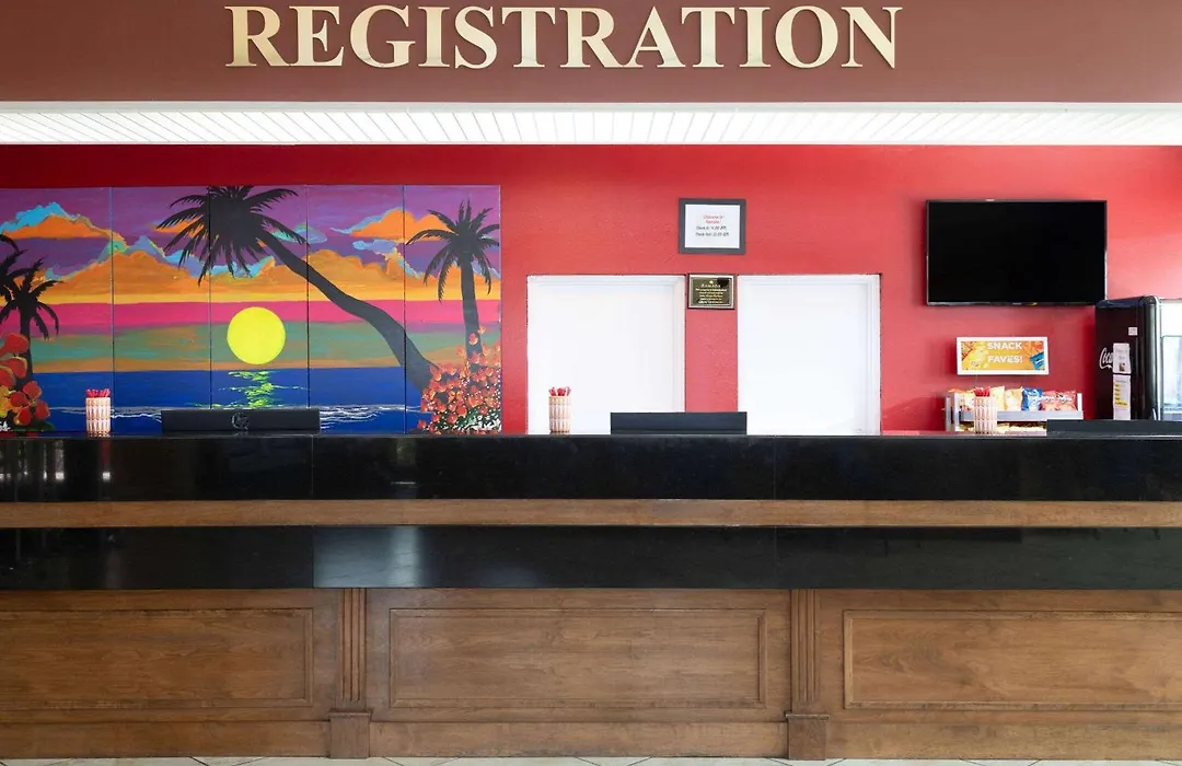 Ramada By Wyndham Kissimmee Gateway - Free Theme Park Shuttle-1