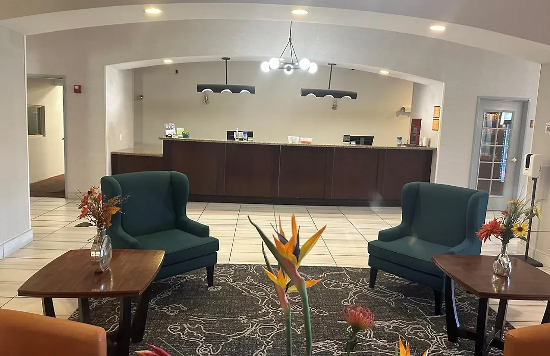 La Quinta Inn & Suites By Wyndham Albuquerque Midtown-1