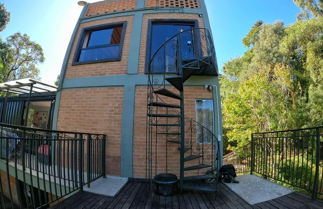 Casa Container 80 - Suítes privativas e sofisticadas integradas à natureza-1