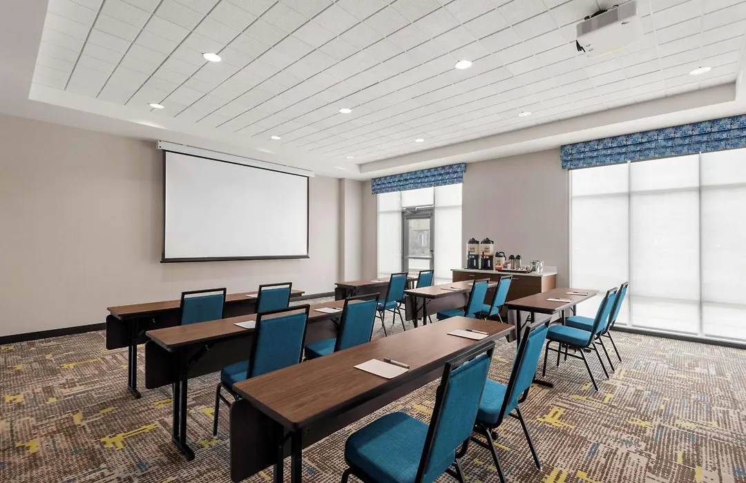 Hampton Inn & Suites Kelowna, British Columbia, Canada-1