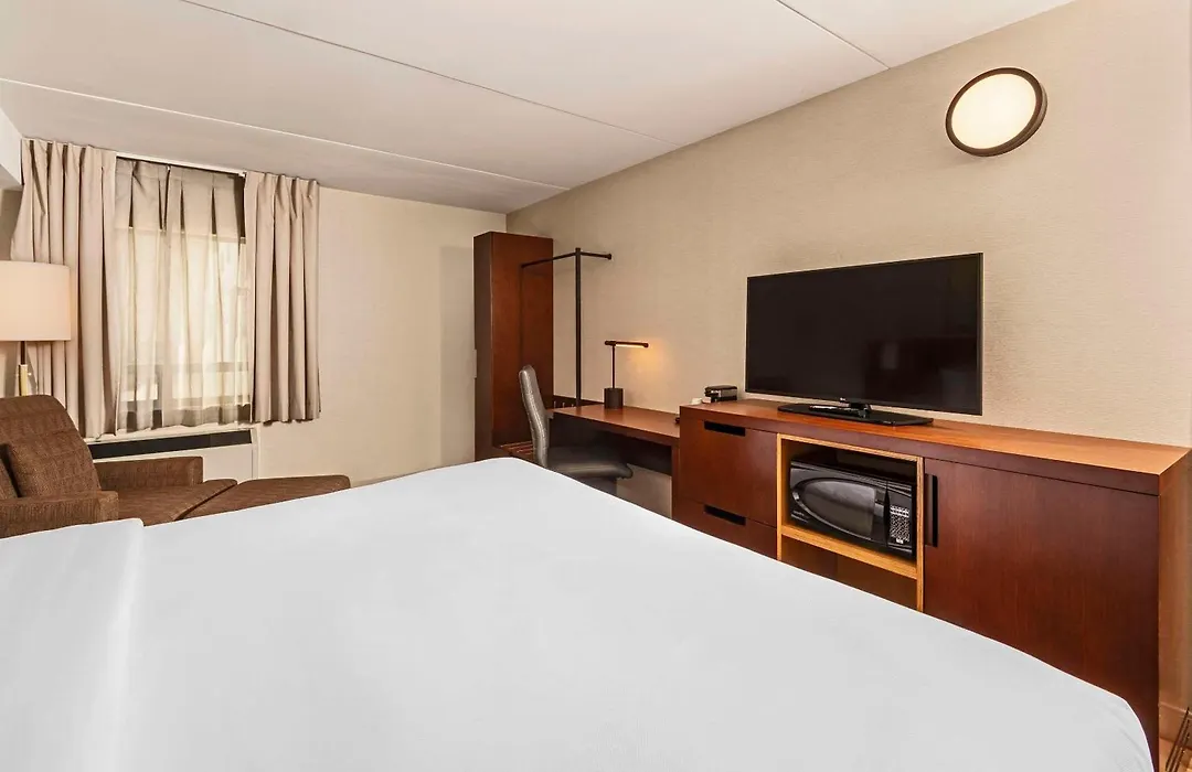 Comfort Inn Cambridge - Highway 401-1