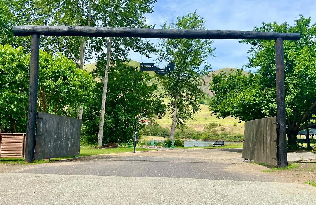 Steelhead Lodge-1