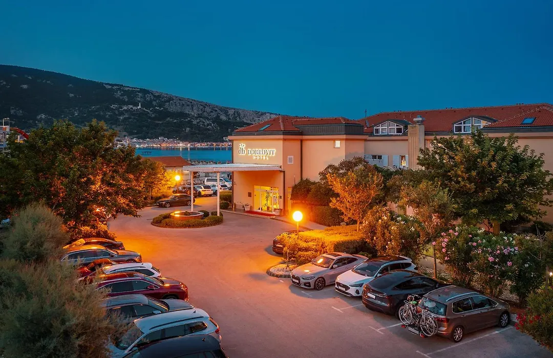 Hotel Dobrovit-1
