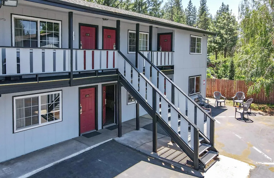 Charm Motel & Suites-1
