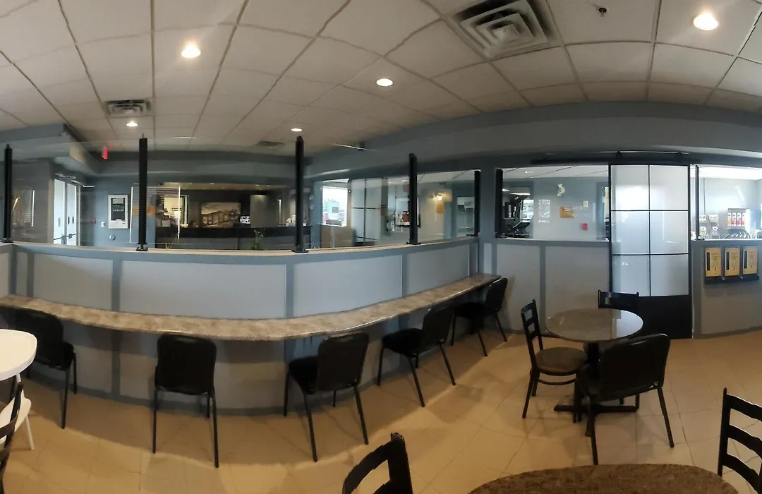 Super 8 By Wyndham Edmonton International Airport-1