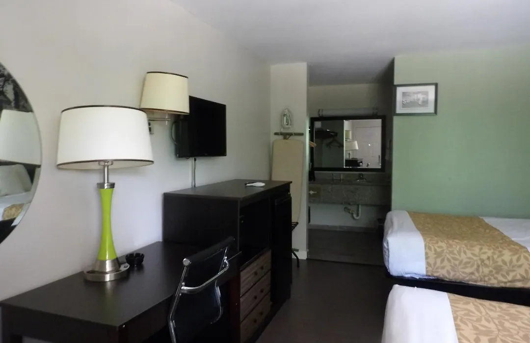 Super 8 By Wyndham Ocean Springs Biloxi-1
