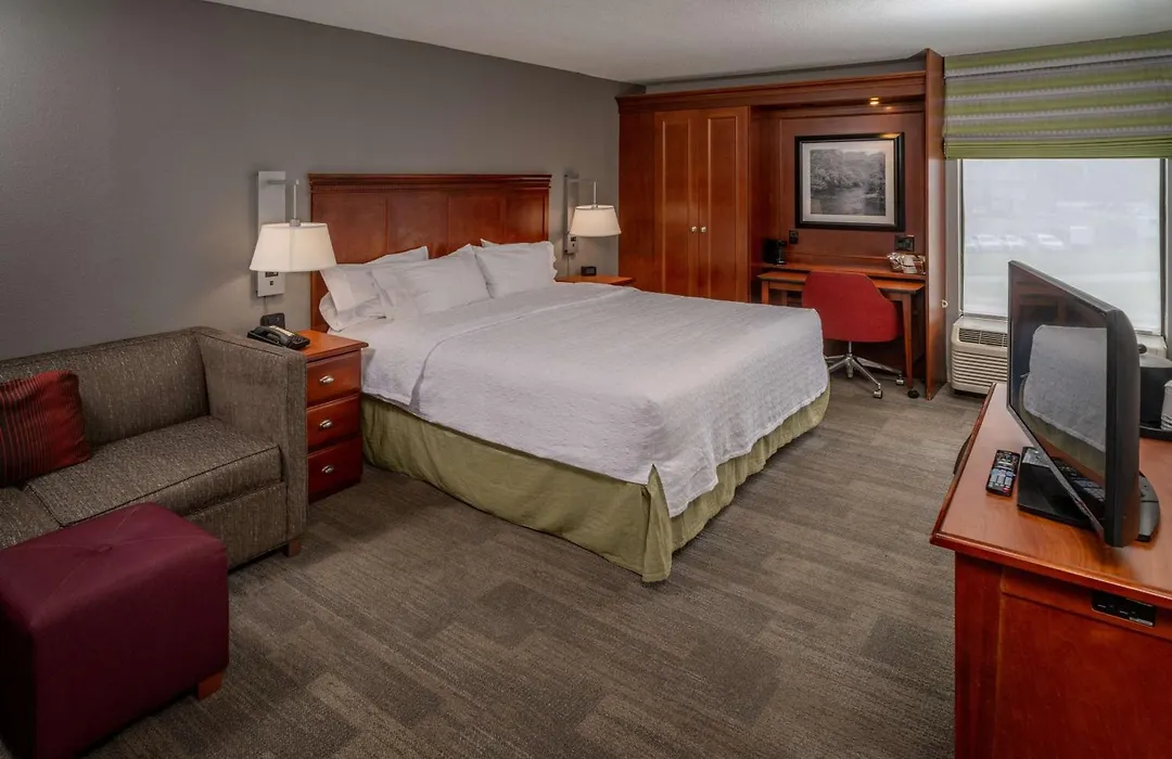 Hampton Inn Charleston Downtown-1