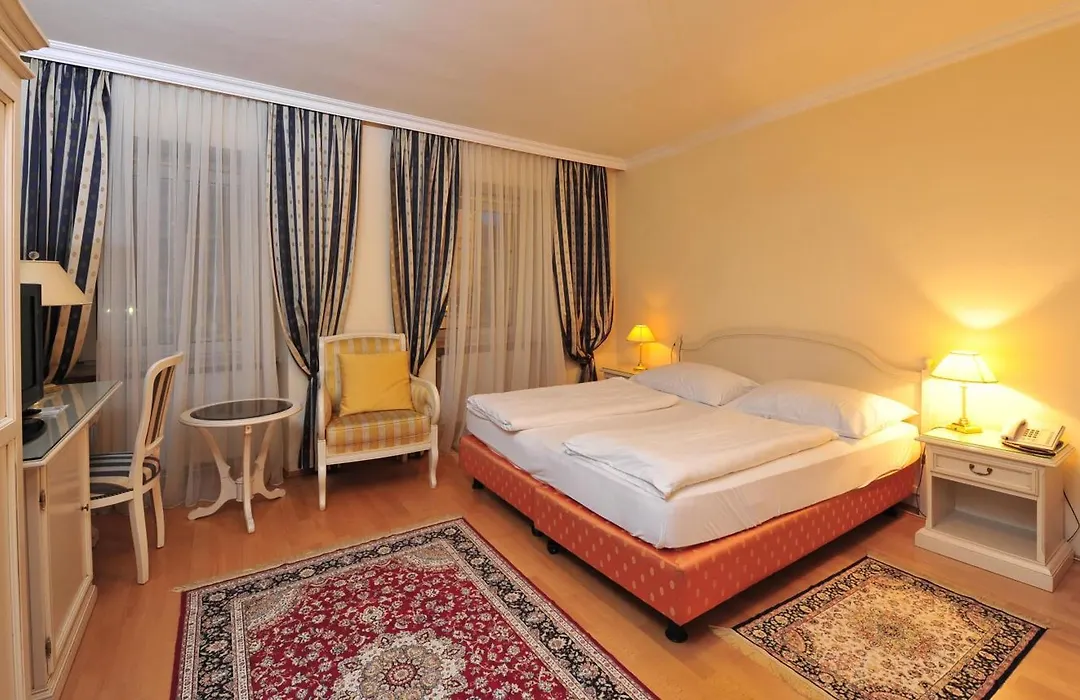 Hotel zum Goldenen Schiff-1