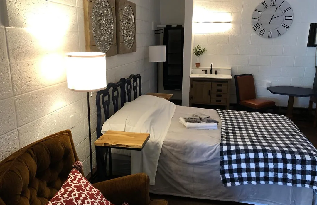 Rolling Hills Motel-1