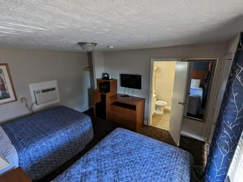 Bea'S Parkway Inn-1