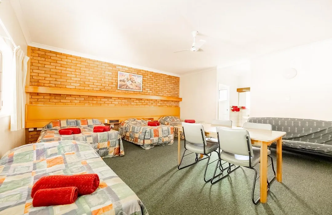 Landsborough Lodge Motel-1