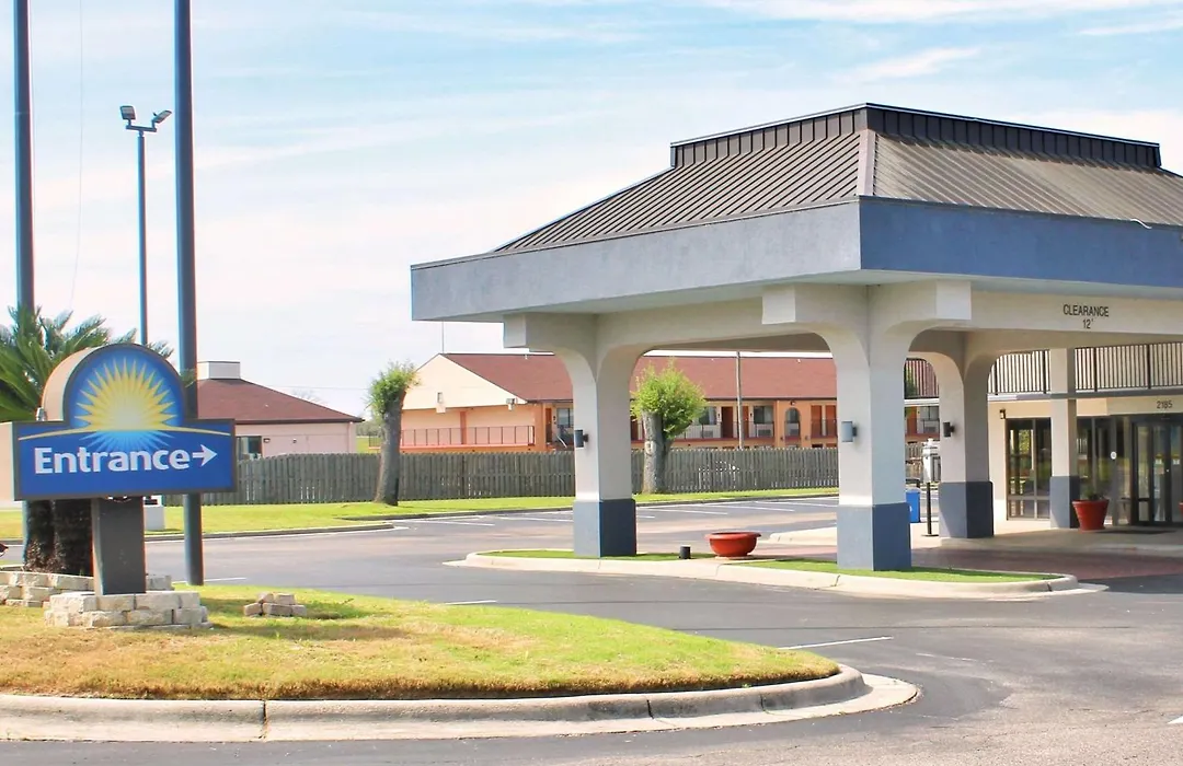 Days Inn By Wyndham Marianna-1