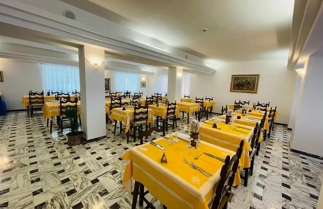 Hotel Dora-1