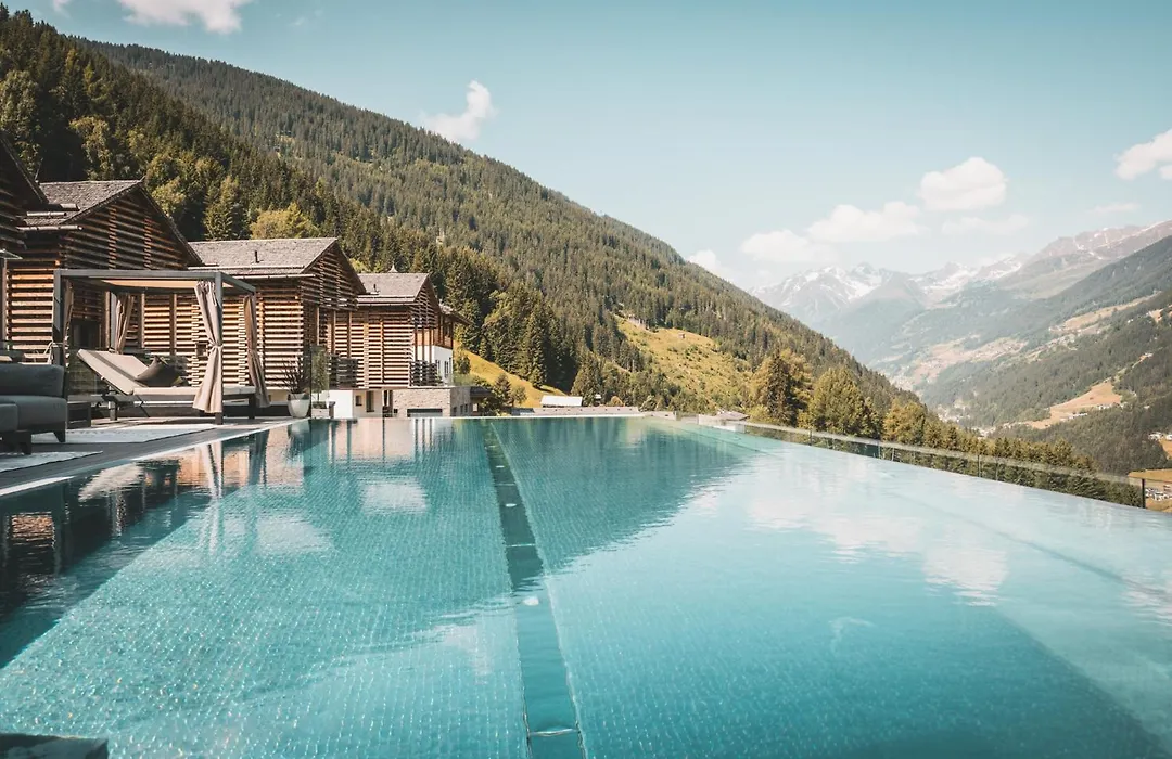 Boutique Hotel und Chalets Bergwiesenglück-1