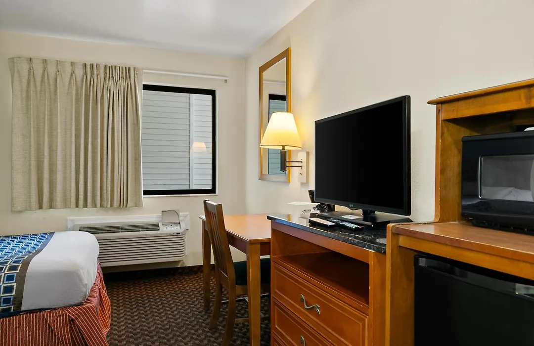 Americas Best Value Inn - Lincoln Airport-1