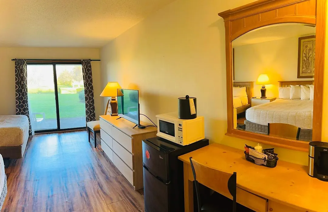 The Lodge At Leathem Smith-1