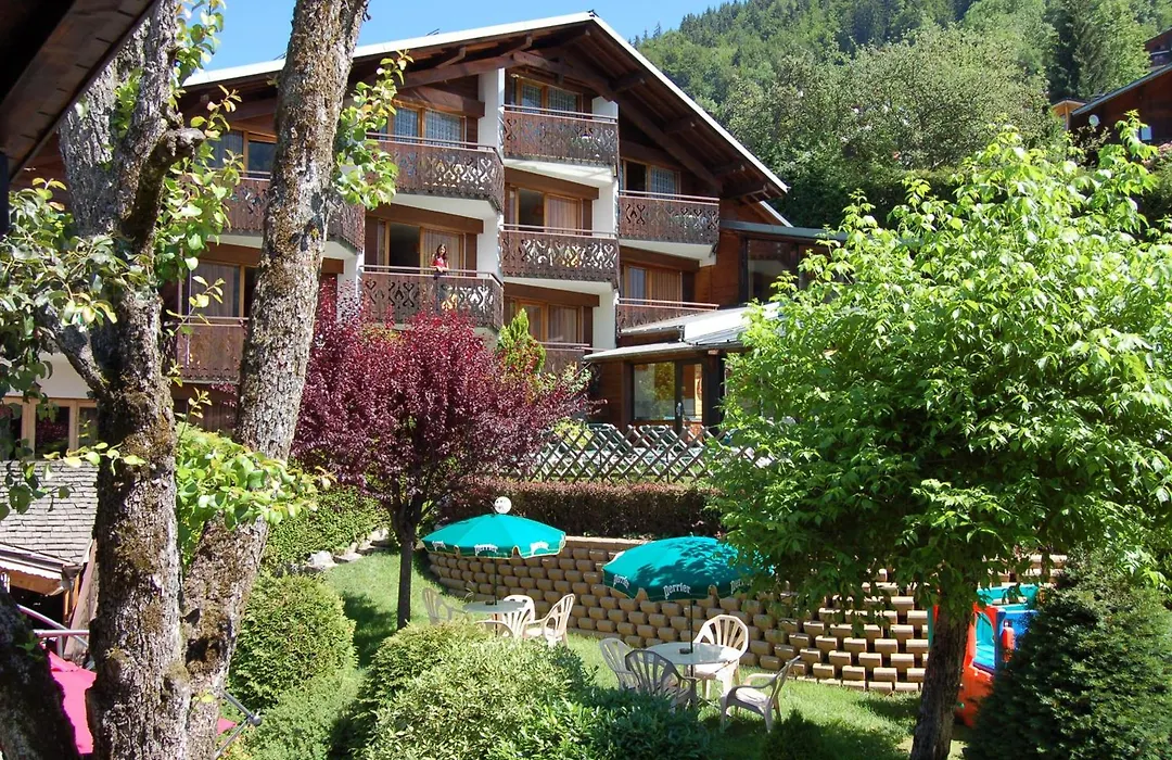 Hôtel Les Côtes, Résidence Loisirs et Chalets-1