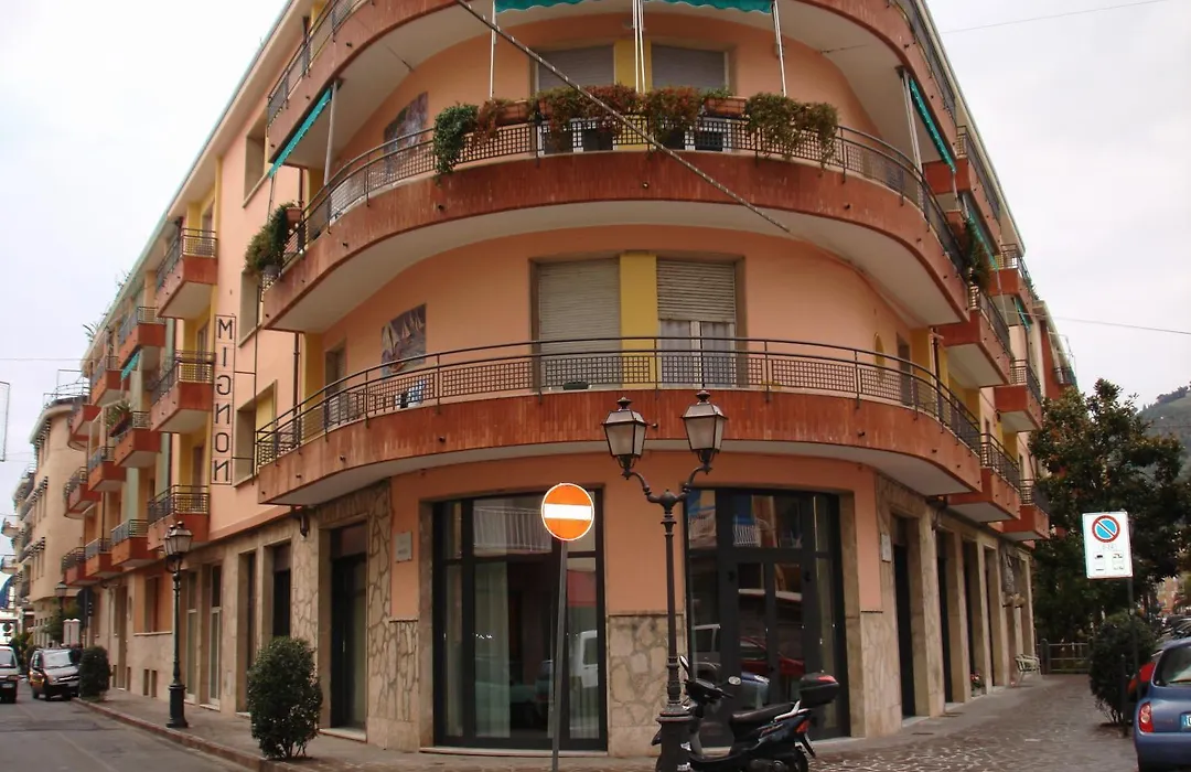 Hotel Mignon 50 Mt Dalla Spiaggia E Dall'Isola Pedonale-1