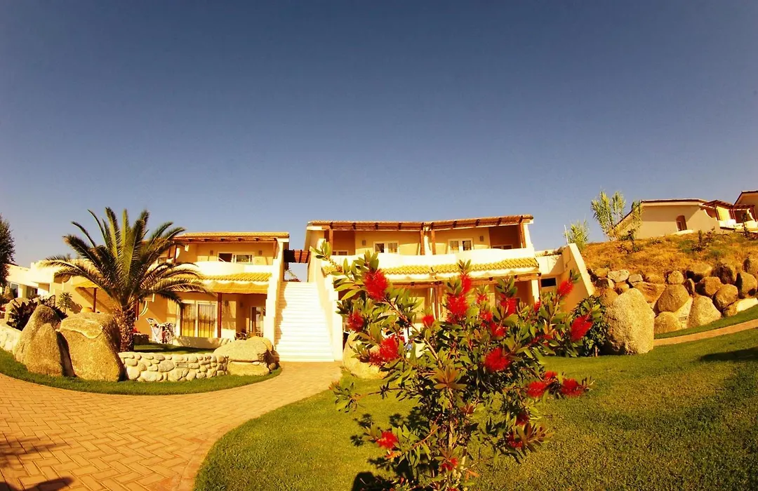 Hotel Villaggio Cala Di Volpe-1