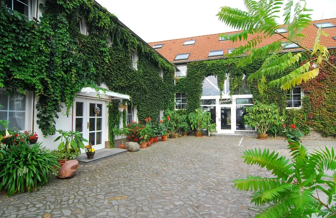 Hotel Bördehof, direkt an der A2&A14, mit Restaurant-1
