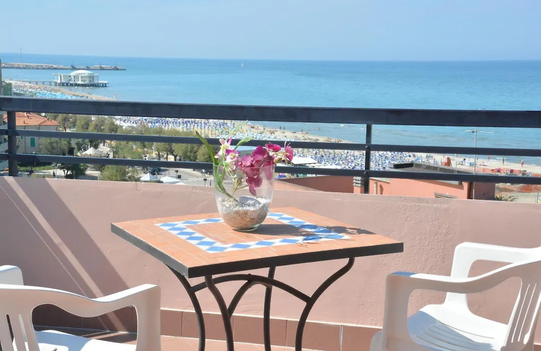 Hotel Cristina-1