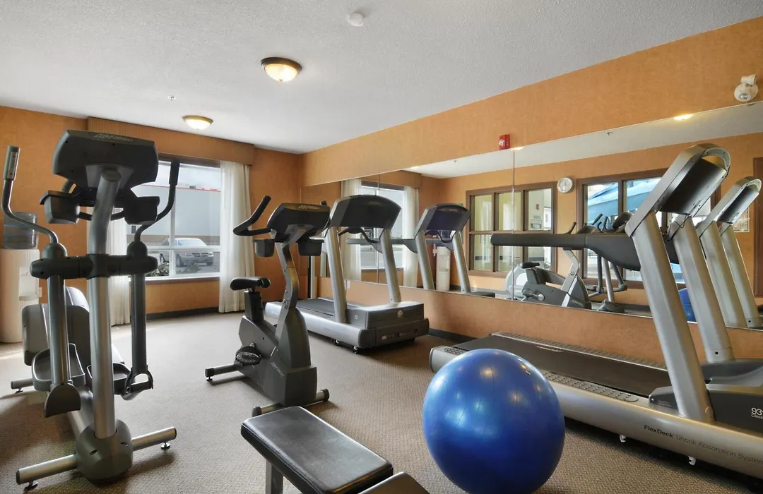 Days Inn & Suites By Wyndham Strathmore-1