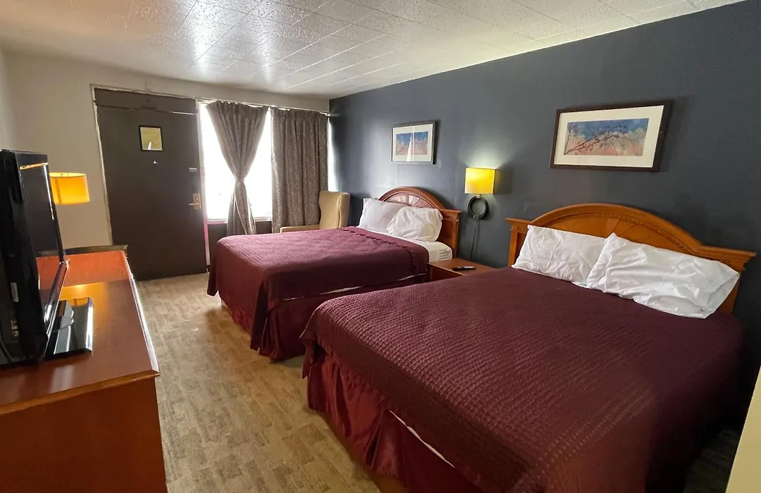 Wooden Shoe Motel-1