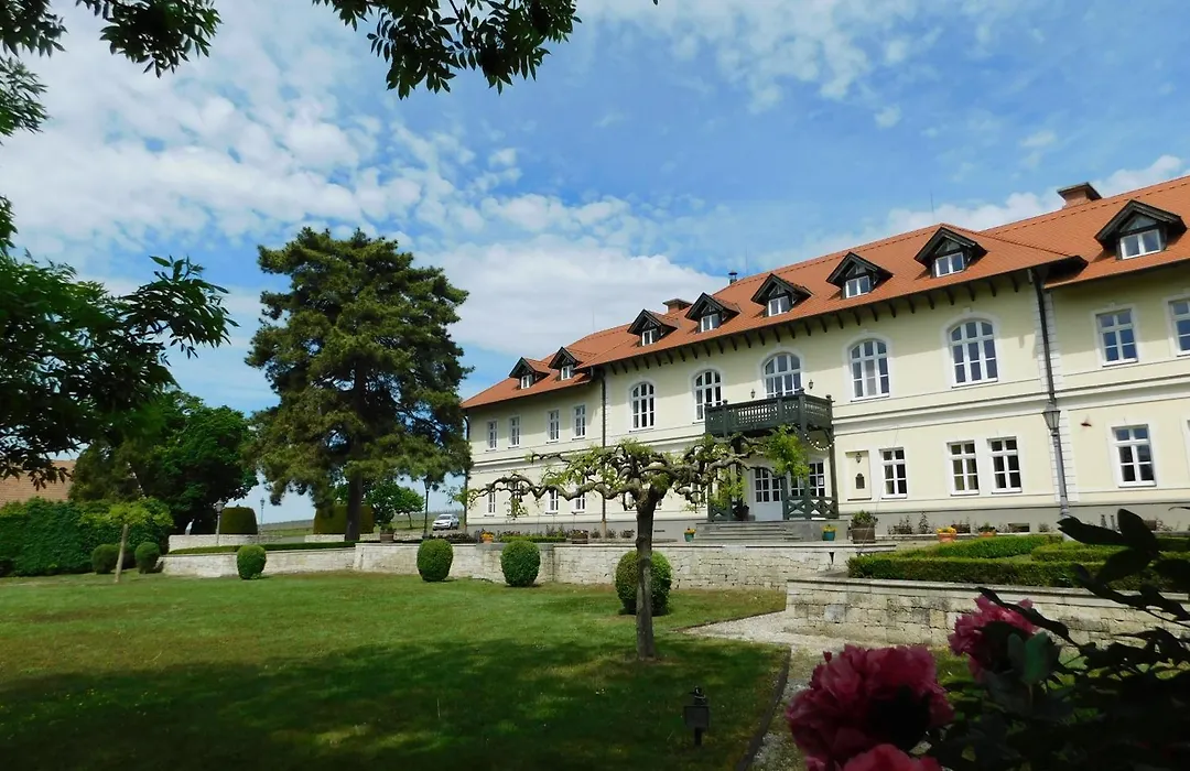Castle Hotel Grof Degenfeld-1