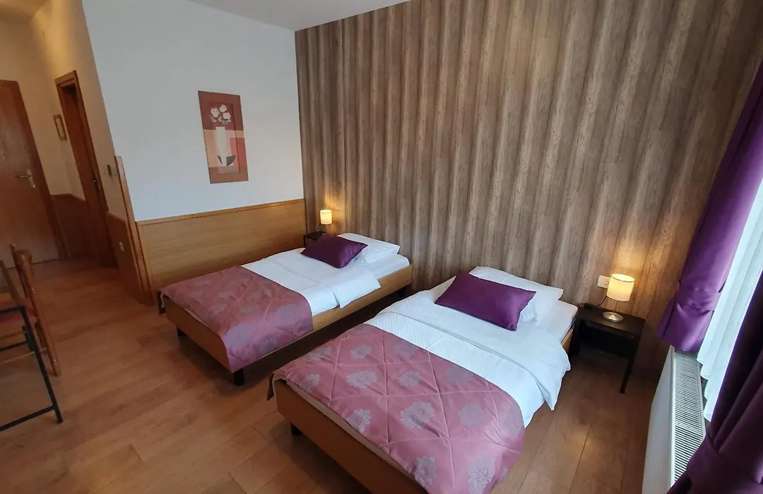 Hotel Zvonimir-1