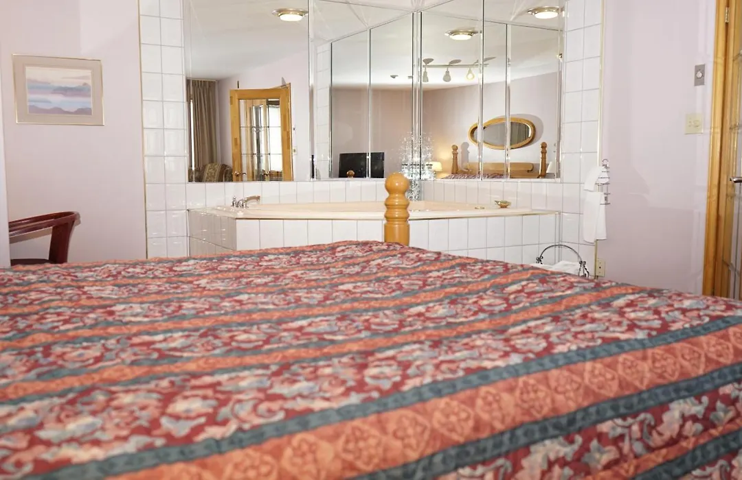 Mcintosh Country Inn & Conference Centre-1