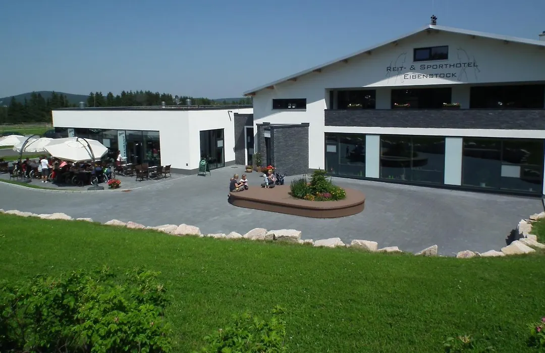 Reit- und Sporthotel Eibenstock-1