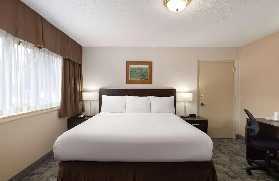 Travelodge By Wyndham Thunder Bay On-1