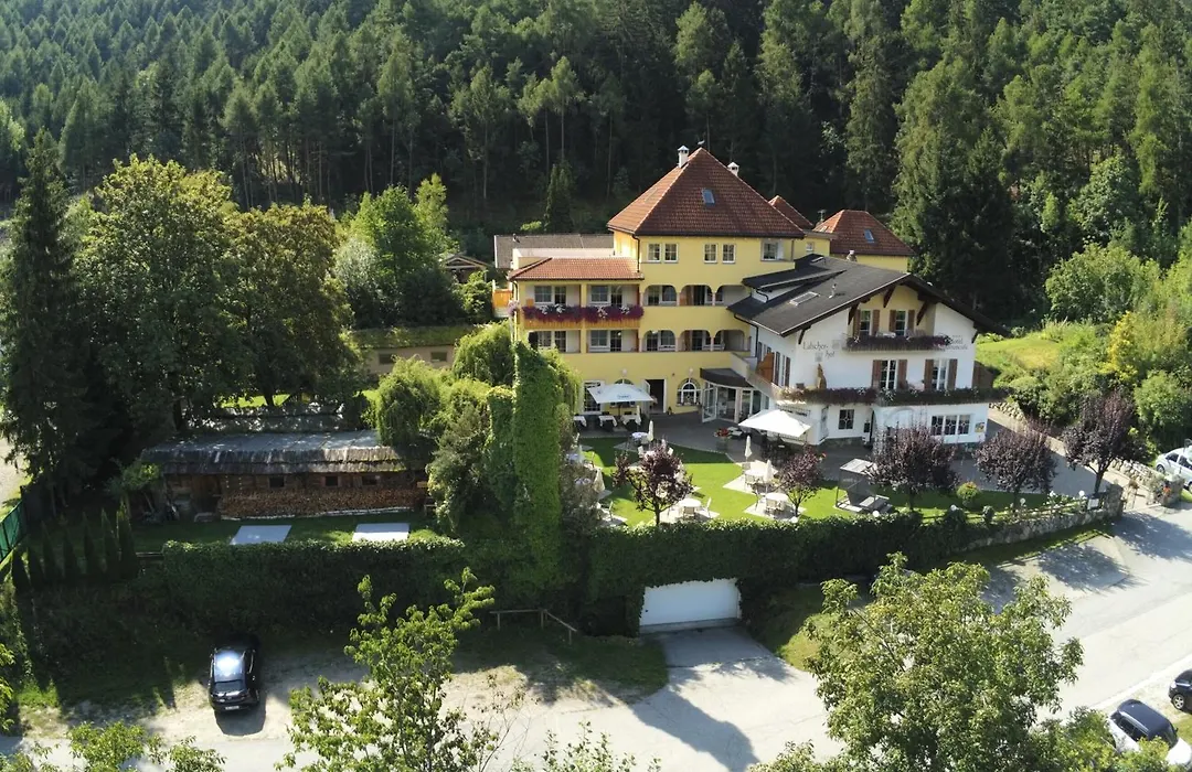 Landhotel Latscherhof-1