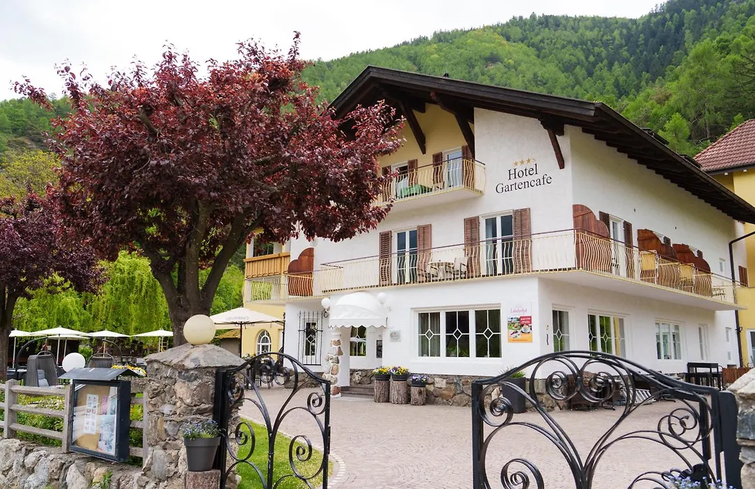 Landhotel Latscherhof-1