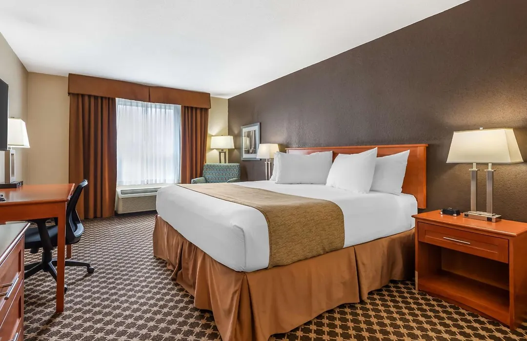 Best Western Strathmore Inn-1