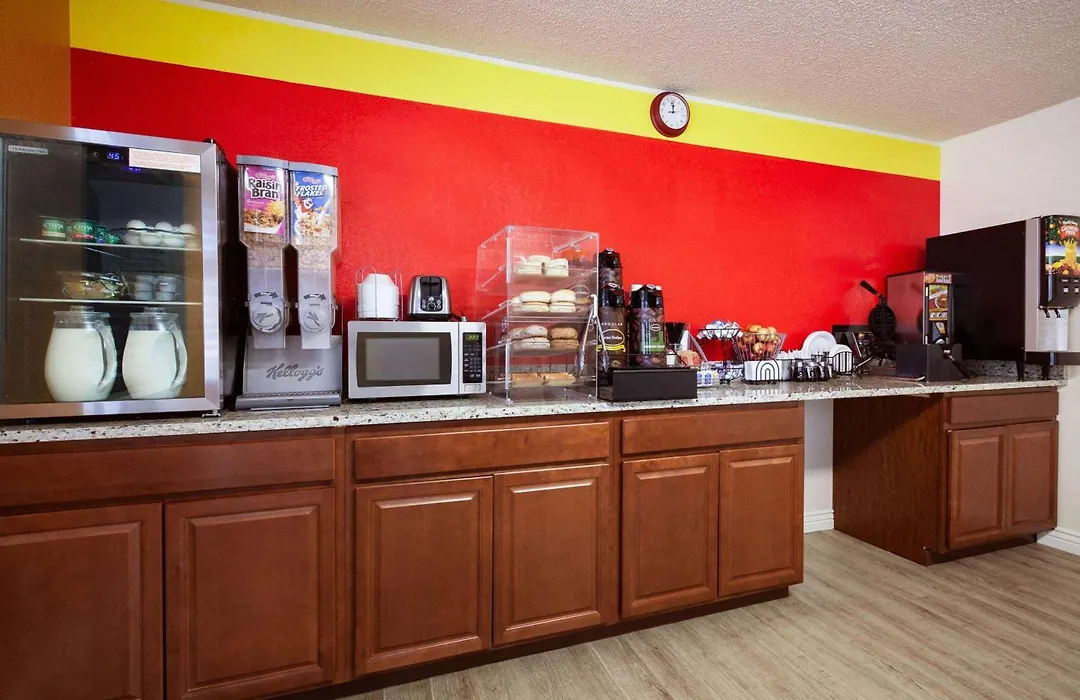 Super 8 By Wyndham Colorado Springs/Afa Area-1
