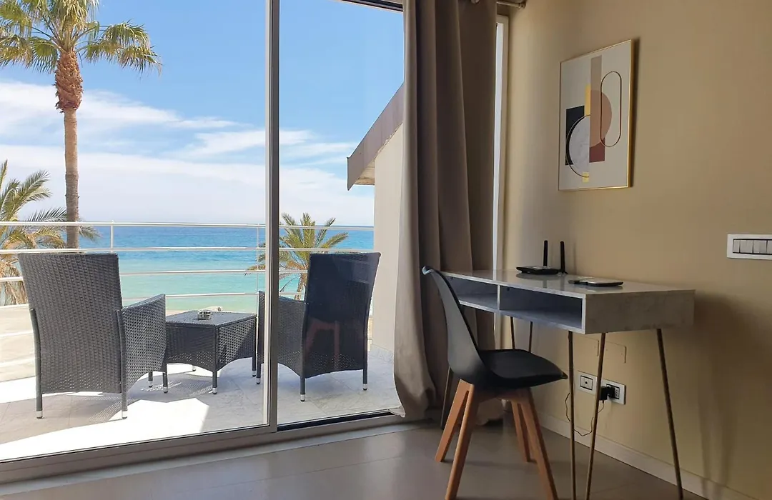 Hotel De La Plage-1