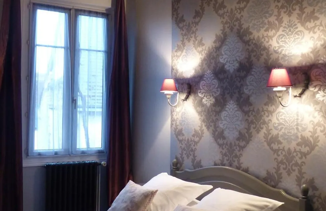Logis Hotel Restaurant Le Cheval Blanc-1