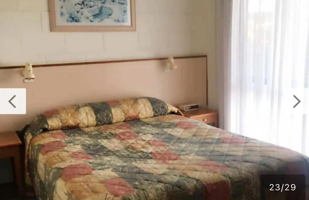 Black Swan Motor Inn-1