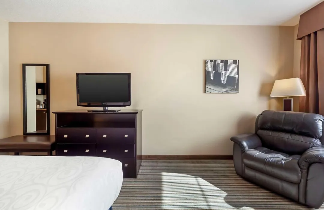 Best Western Plus Peace River Hotel & Suites-1